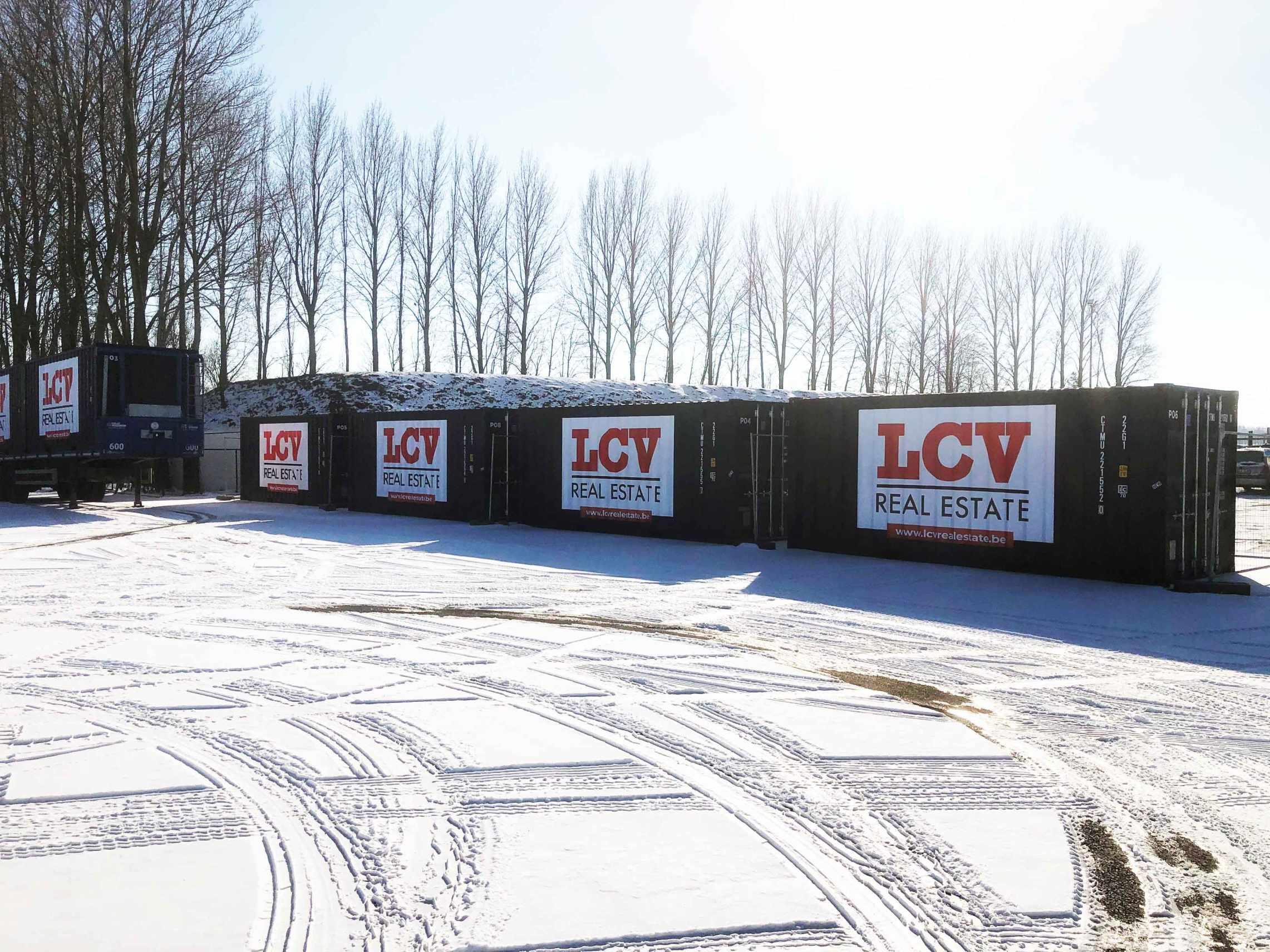 LCV Real Estate - containers in sneeuw